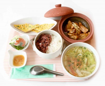 鶏肉の土鍋生姜蒸し定食